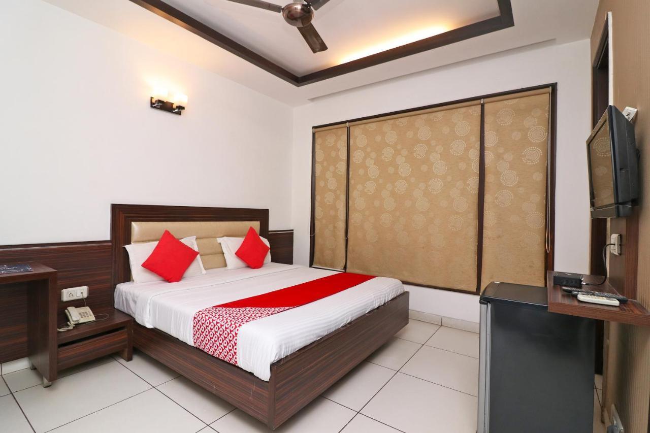 Wonderland Inn Near Aravali Biodiversity Park Gurgaon Exterior photo