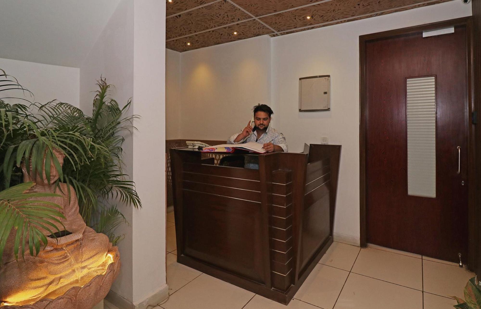 Wonderland Inn Near Aravali Biodiversity Park Gurgaon Exterior photo
