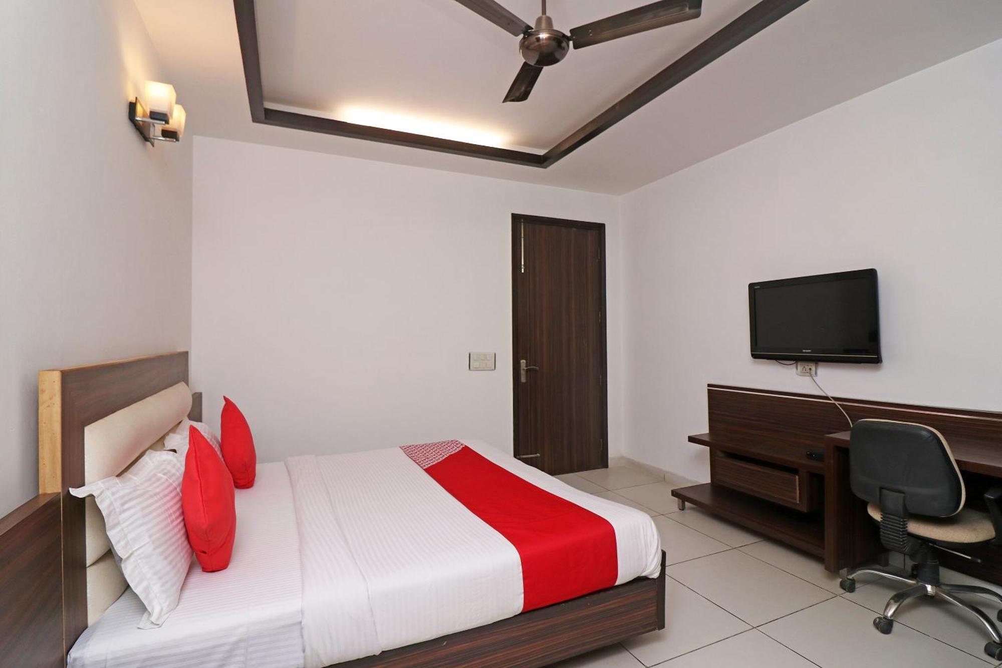 Wonderland Inn Near Aravali Biodiversity Park Gurgaon Exterior photo